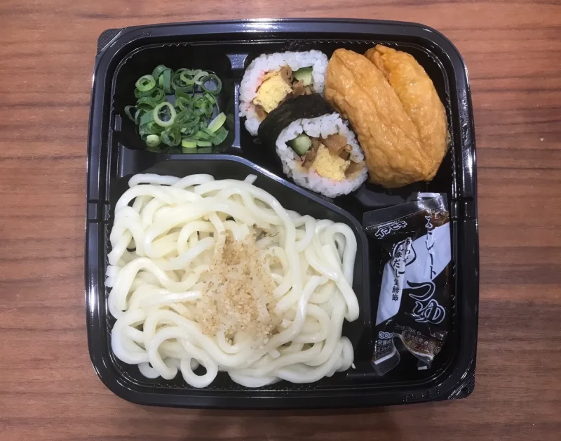 麺セット(助六寿司)