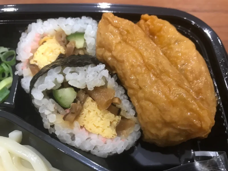 助六寿司(いなりずし、太巻きずし)