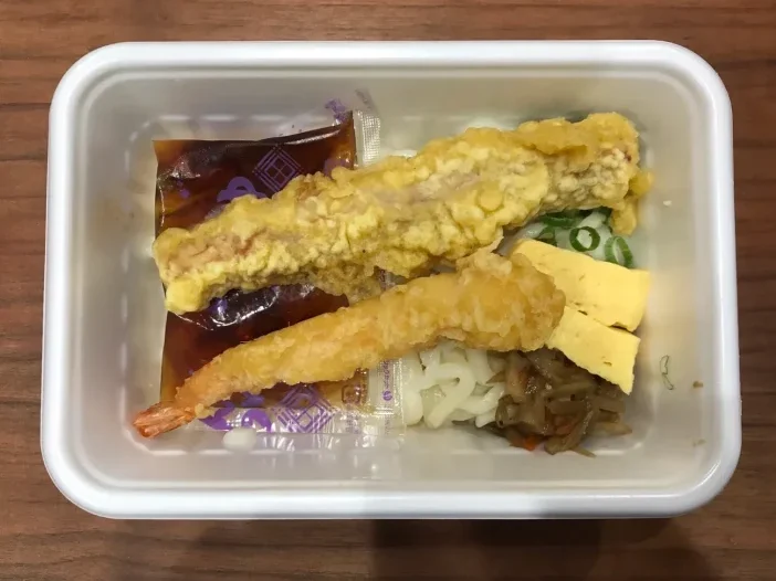 大黒様のうどん弁当の中身